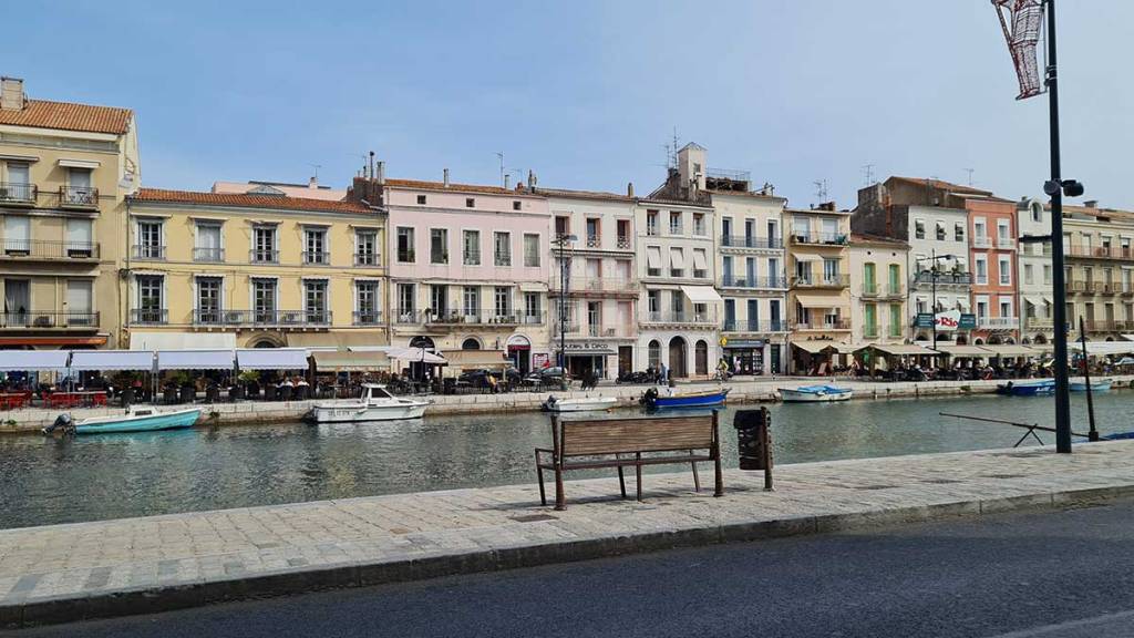 Canal-Royal-à-Sète-avec-ses terrasses